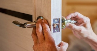 Установка и замена дверной ручки в Белебее от 275 руб. – Мастер24, монтаж фурнитуры, недорого
